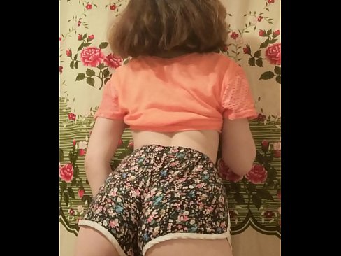 ❤️ מותק צעיר סקסי פושט את המכנסיים הקצרים במצלמה ❌ סרטון מזוין ב-iw.it-com.top ﹏